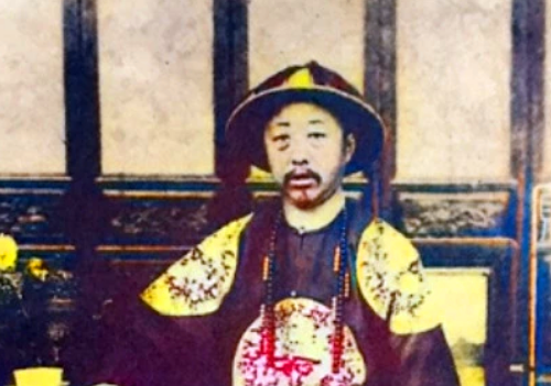 末代皇帝溥仪家族旧照:图一是他亲生父母,婉容长相堪比绝世佳人!