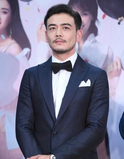 杨烁凭借着自己的实力将小包总这个角色饰演的非常好.