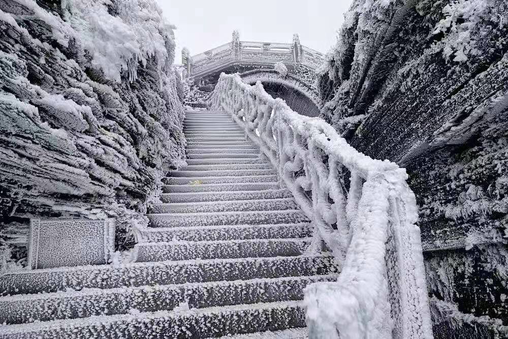 贵州梵净山现冰雪奇景