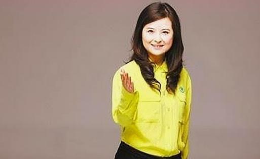 央视主持人李小萌,婚后为家庭放弃事业,今女儿6岁老公