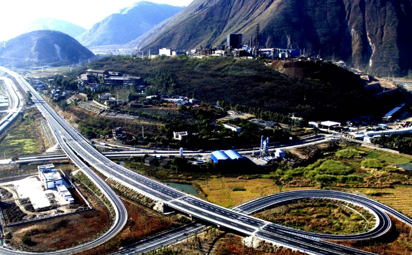 东川人口_东川红土地图片(3)