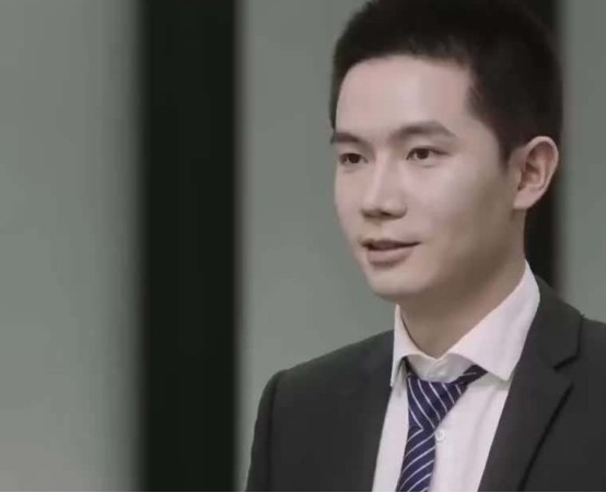 王骁的表现远在他之上,王骁没有被这么当面,直白地夸奖