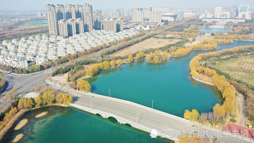 航拍河南许昌建安区北海公园城水相依风景迷人