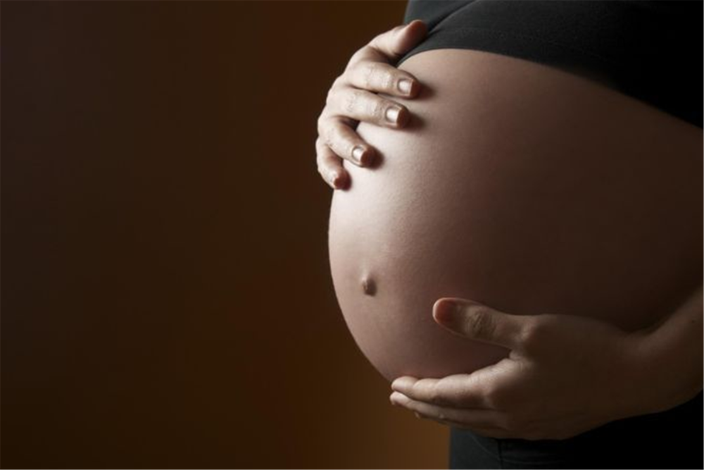 孕期梦境解析，怀孕三个多月，梦中抱男婴寻鞋的深层含义