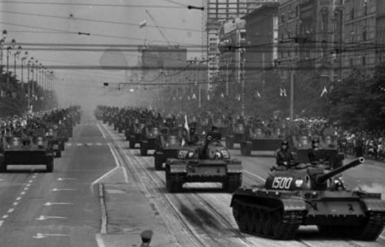 巅峰时期的苏联gdp是美国的多少_苏联巅峰时期版图(2)