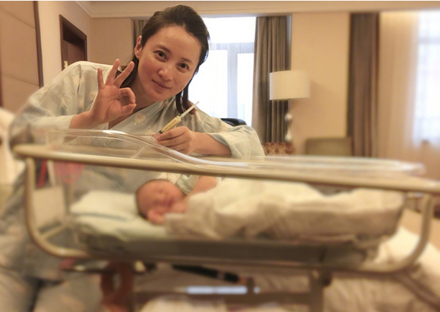 很多女明星为了保持身材,在生完孩子后拒绝母乳喂养.