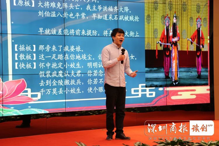 演出现场"琴瑟琵琶,弹奏神州昌兴调;吟咏喧唱,歌颂盛世康宁曲.