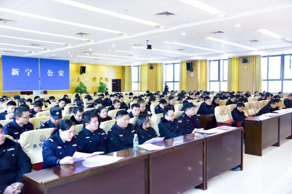 局党委委员,政工室主任罗庆雄出席开班仪式并讲话,会议由局党委委员