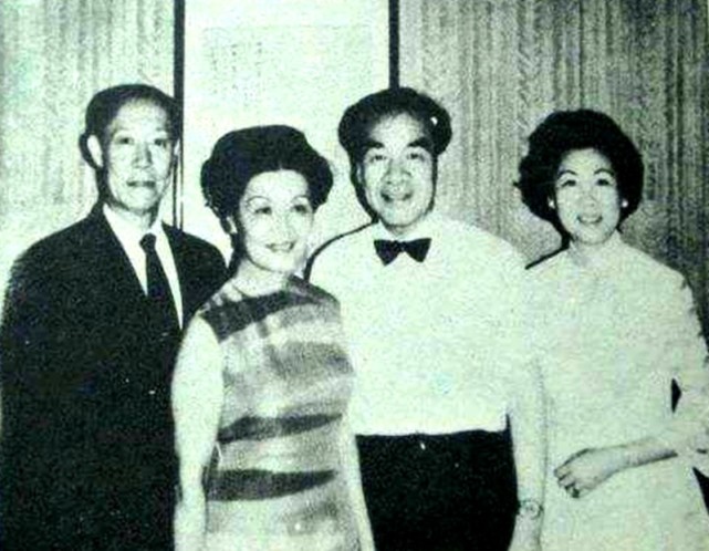 抗日战争胜利后,吴莉莉与丈夫一起到了重庆,那段时间他们一直