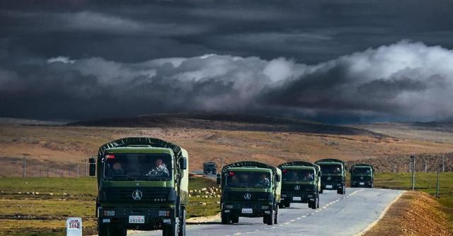 西藏边境传来一好消息大批军车翻山越岭集结行动任务顺利完成