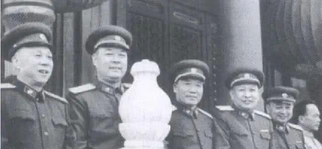 1955年授衔剩1人没上台周总理问原因答没听到喊我名字