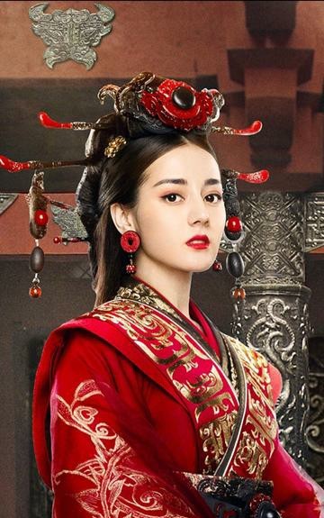 迪丽热巴:现代装高贵美艳,古代扮相除了白凤九基本是一言难尽.