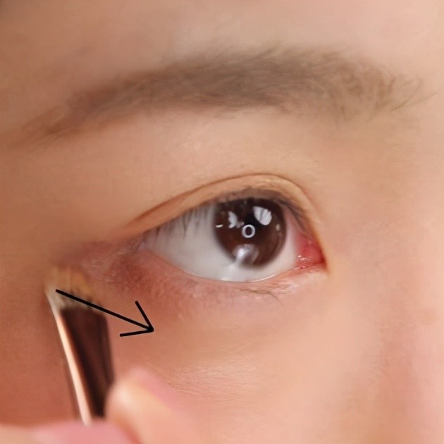 眼妆初学者必看!简易的日本化妆技术,渐变式眼影画法
