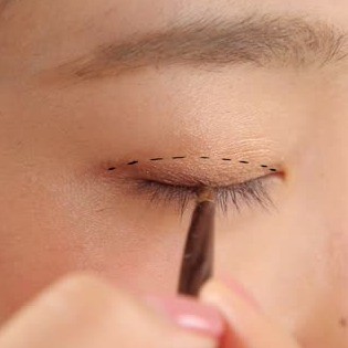 眼妆初学者必看!简易的日本化妆技术,渐变式眼影画法