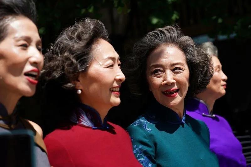 如果说北京三里屯的奶奶们用曼妙的身姿刷新了大家对于奶奶们身材的