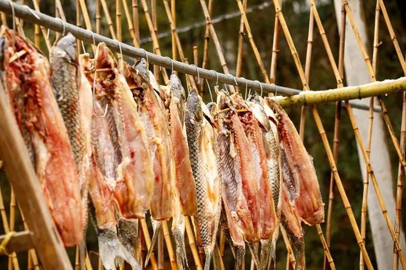 郎溪人对于这个习俗特别讲究的 虽然肉价贵 但是我们可以腌制咸鱼