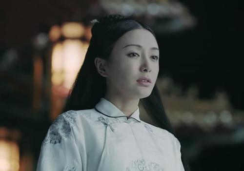 "白莲花"女性的命理解码：纯真表象下的命运轨迹与生存智慧（白莲花女人是什么命）