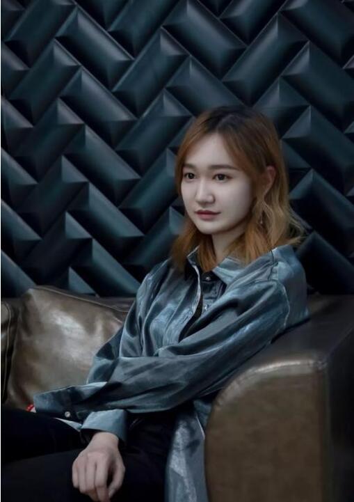而提到演员的挑选最关键的一个人物莫过于制片人杨夏,毕竟肖战和王