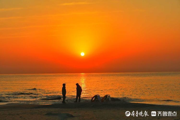 情报站|旭日东升!日照灯塔公园太阳升起朝气蓬勃,霞光