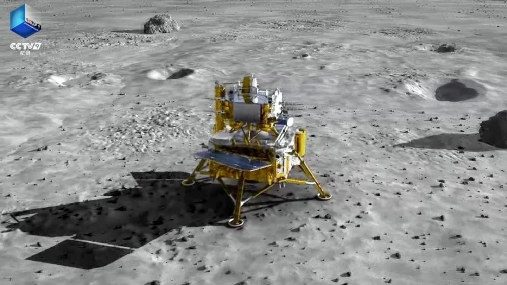 2020年12月17日,"嫦娥五号"返回器携月壤返回.