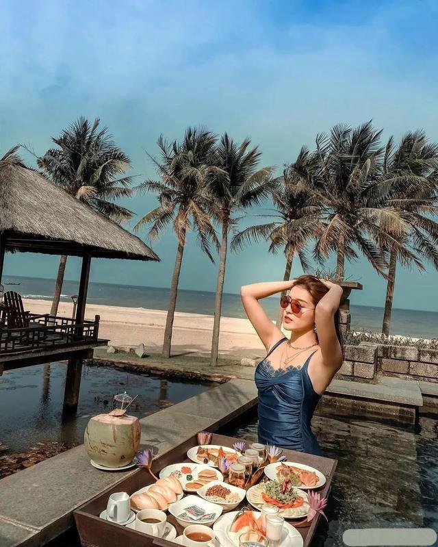 新晋越南第一美女nguyen!长相精致曲线有型,撞脸国内多个女明星