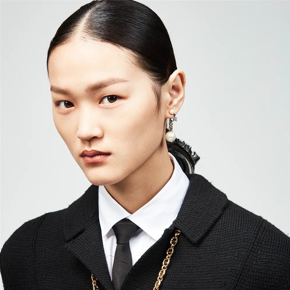 tam 编辑:吴闻潇 化妆:beata 发型:yanzi 助理:lin,罗娜多 modern