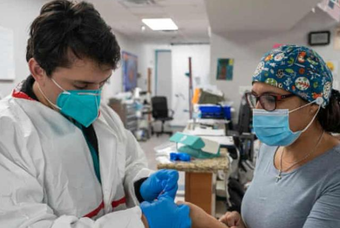 美国确诊超69万（美国多少人死于新冠）