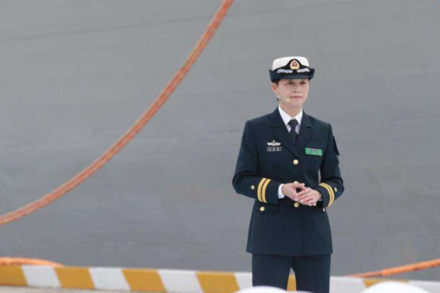 我国海军首位女副舰长韦慧晓:曾放弃百万年薪,34岁时大龄入伍