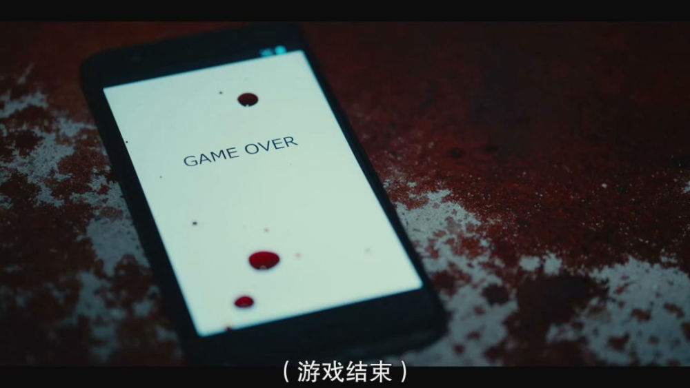 游戏开始时,会分配给参赛者一人一台手机.