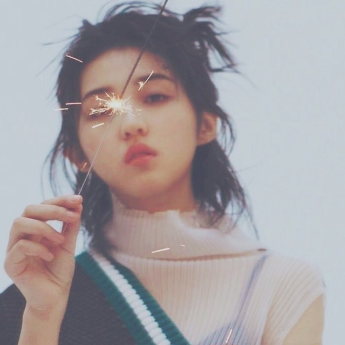 张子枫头像/是宝藏女孩本身呀
