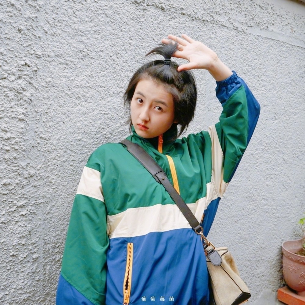 张子枫头像/是宝藏女孩本身呀