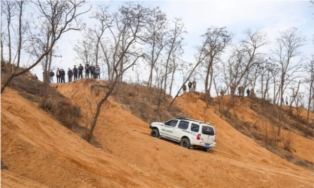 越野疾驰深沟纵横:郑州野生越野基地破坏环境难监管