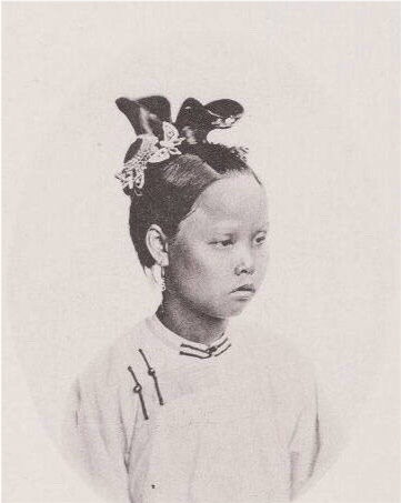 珍贵老照片:清朝的女子的真实发型,绝对不是清宫剧里那样!