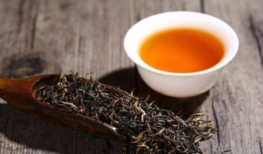 我们再来说说滇红茶叶,滇红是云南红茶的简称,是属于红茶类的茶叶,在