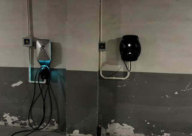 34万买理想one,自建充电桩,看到邻居的蔚来es6时他很满意