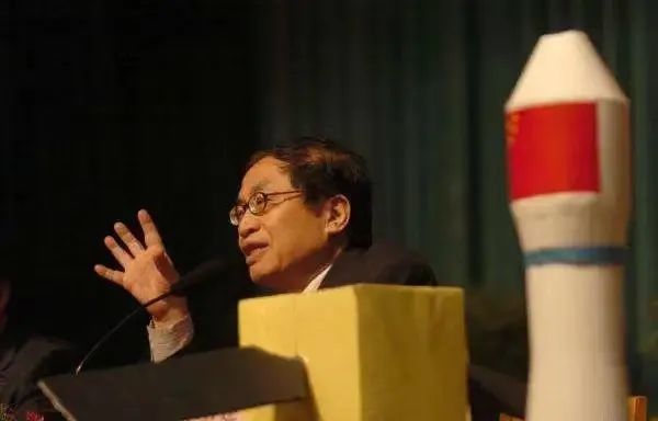 带领团队仅用3年多时间嫦娥一号的总设计师兼总指挥,叶培建担纲我国第