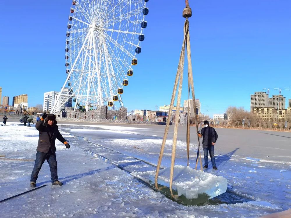 我们鹤城欢乐世界冰雪节的冰景项目正式开始动工啦!