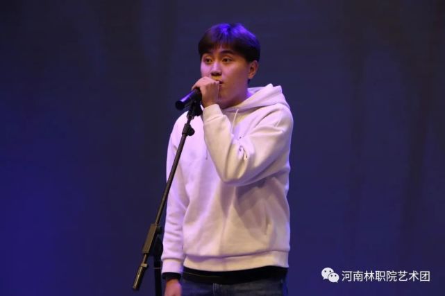 嘉宾杨晓红老师的倾情演唱所以,今年的十佳,是谁呢冠军:赵孟琪亚军:刘