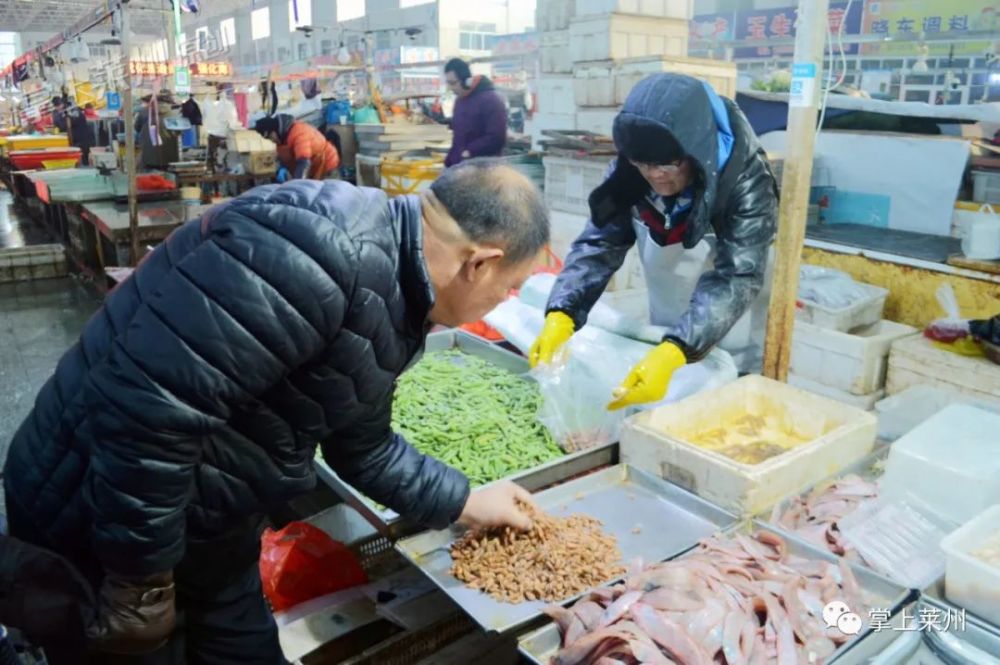 莱州第一批桃花虾上市,120一斤!海鲜市场人挤人!