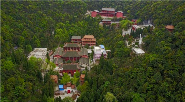 高峰万华禅寺,黔中地区佛文化的发源地,建文帝曾在此题字