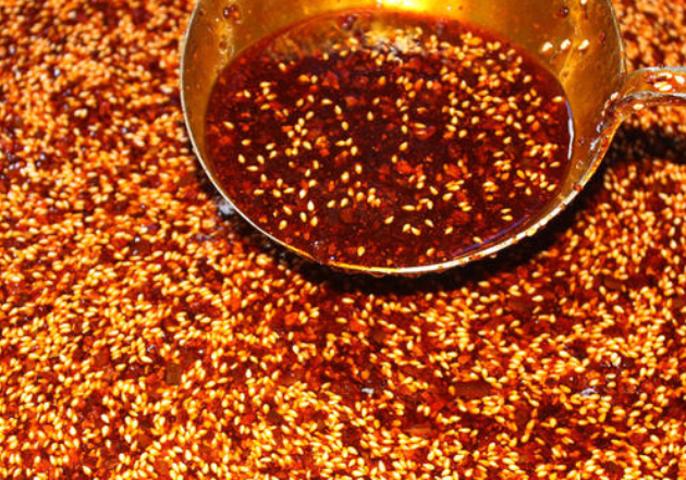 附言(1)不同种类辣椒在油泼辣子中的作用:朝天椒:提供大部分的辣味二