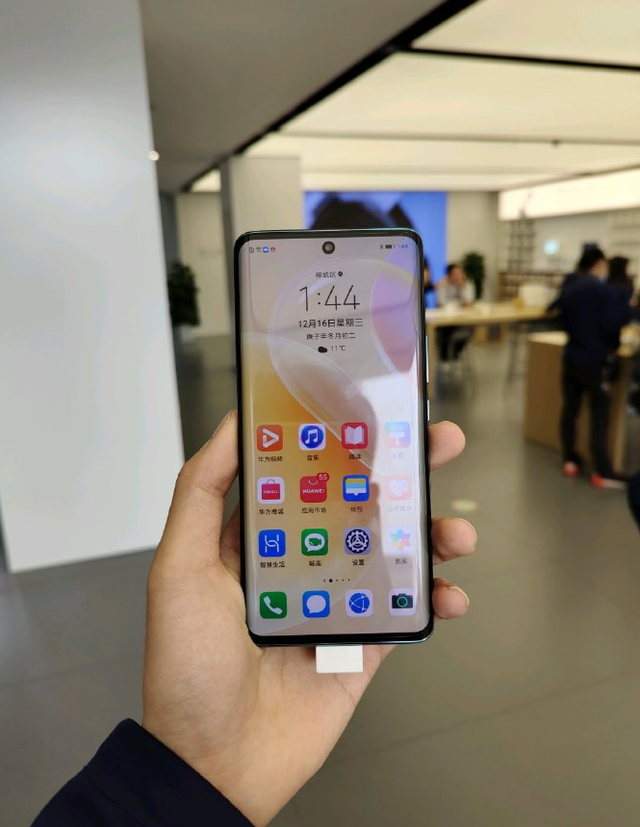 华为nova8真机曝光!这颜值怎么跟oppo reno5拼?