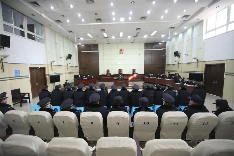 河南省宝丰县法院公开开庭审理金某某等14人涉恶犯罪集团案