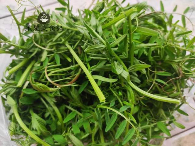 这是什么野菜,你知道吗?3块钱买了一袋,炒出来比豌豆尖还好吃