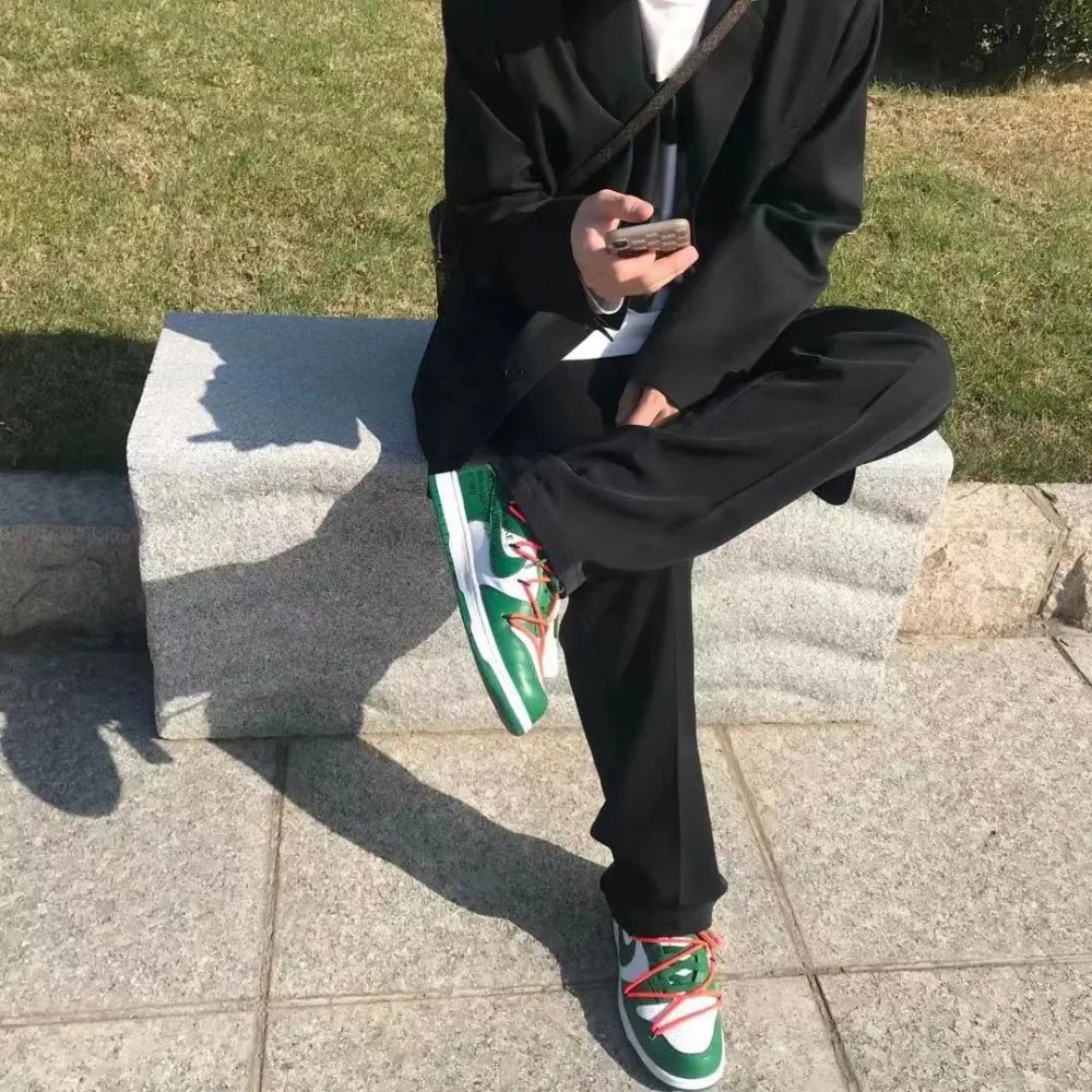 票选后,aj 11成为大家"冬季最爱"的鞋款,喷泡,hoka随其后