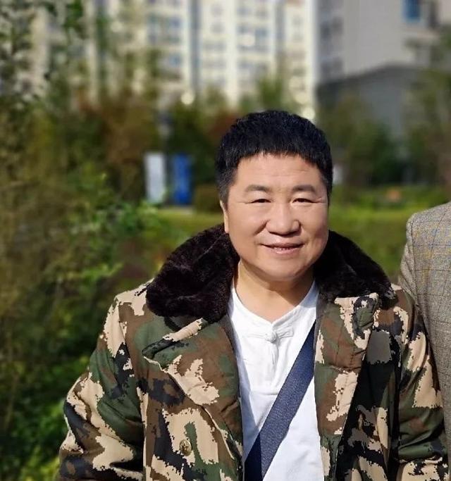 刘大脑袋也并不是二人转演员,而是一名专业的相声演员,多次登上春晚