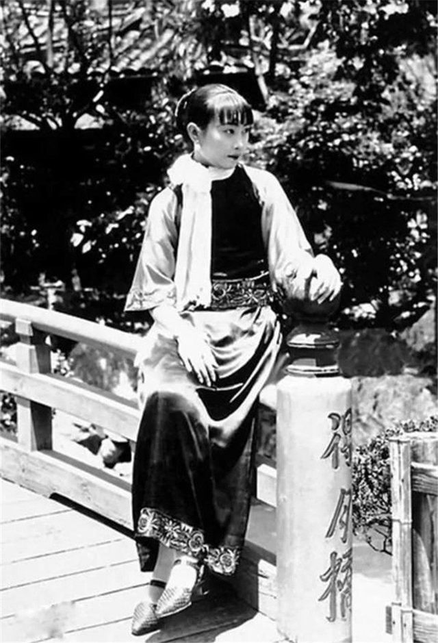 1918年,宋庆龄年轻时