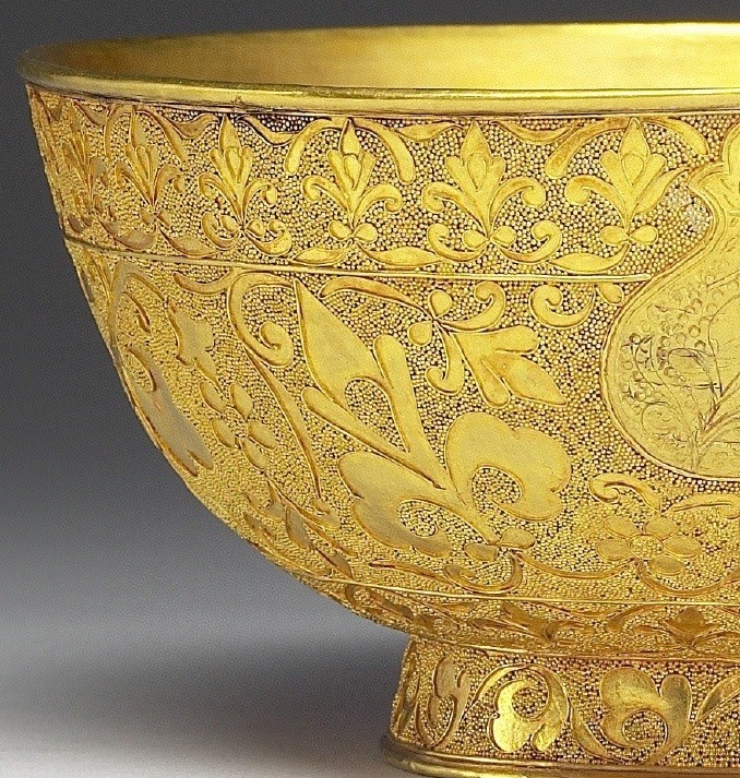 乾隆皇帝的御用金碗:造型精致独特,但缺少唐朝金碗的美感