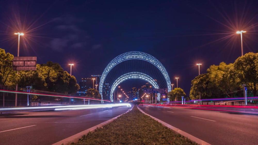 去年地级以上城市经济总量_夜晚城市图片