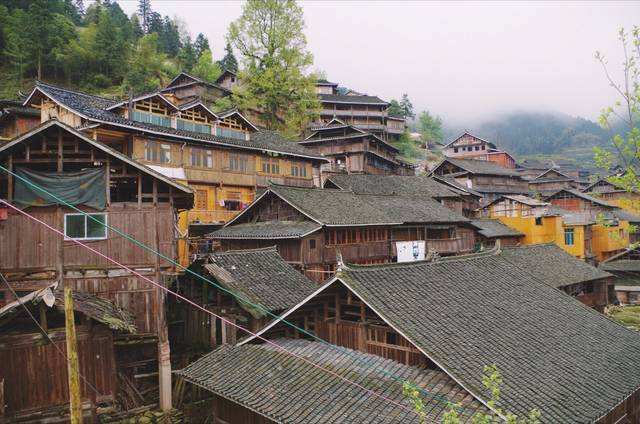 藏在贵州大山里的千年侗寨,非常原生态,成片木房子古朴原始